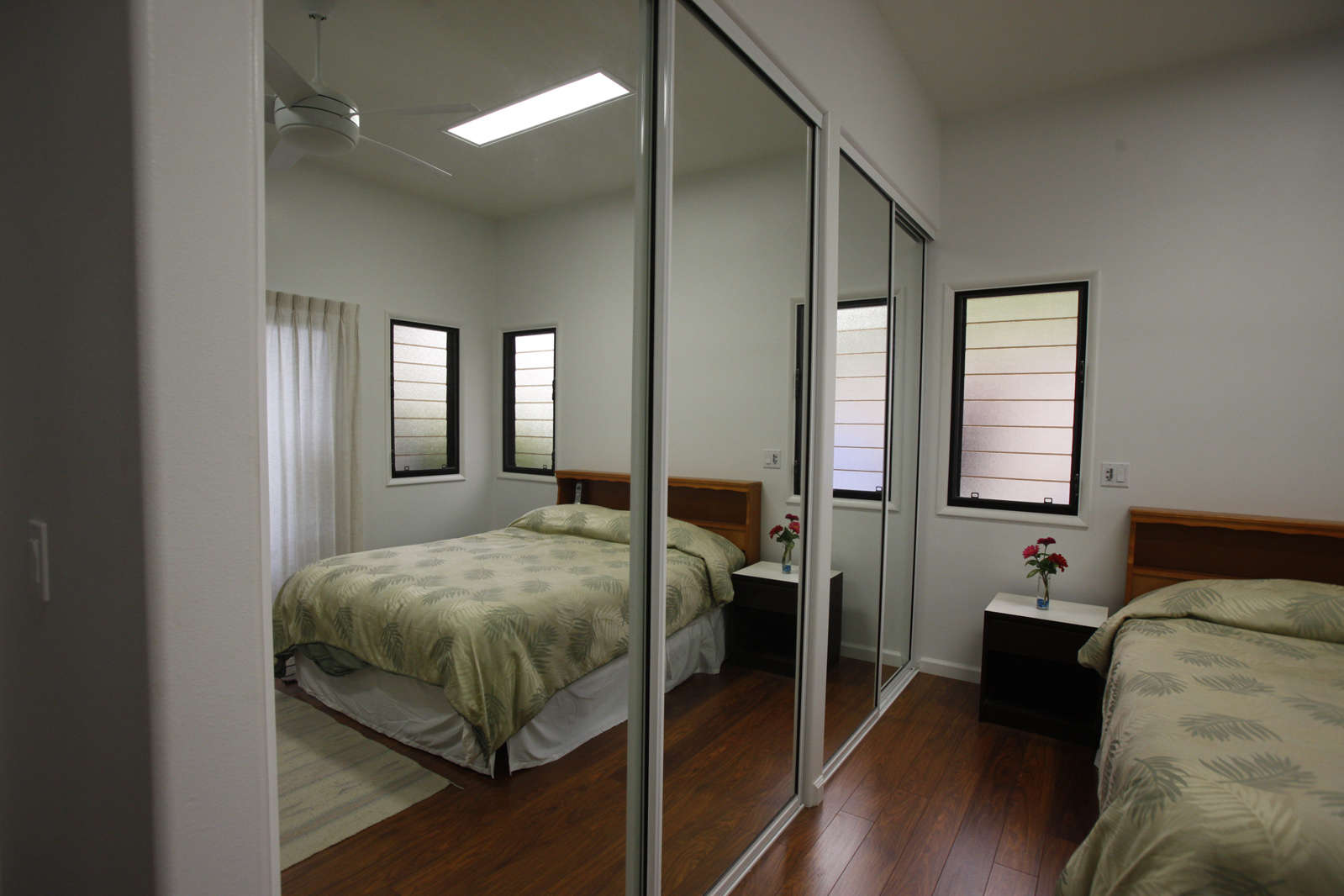 BLOG-mirror-door-bed.jpg